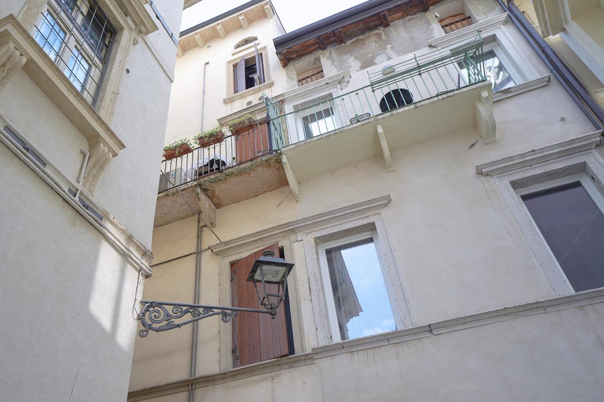 Palazzo Di Giulietta - Juliet'S Palace Верона Екстер'єр фото